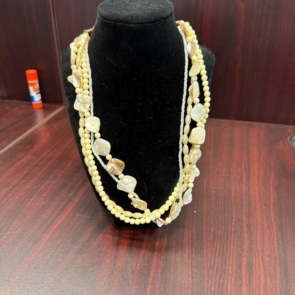Avon Gold and Cream/natural Layered Necklace with Pearl-like Beads NIB 2007